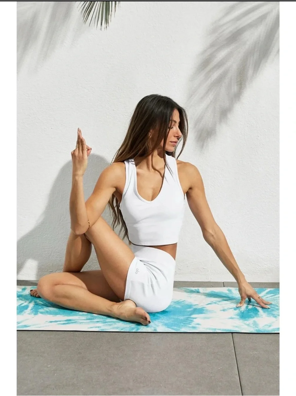 ALO YOGA GODDESS RIBBED HIGH-WAIST HOT SHORT WHITE small NWOT